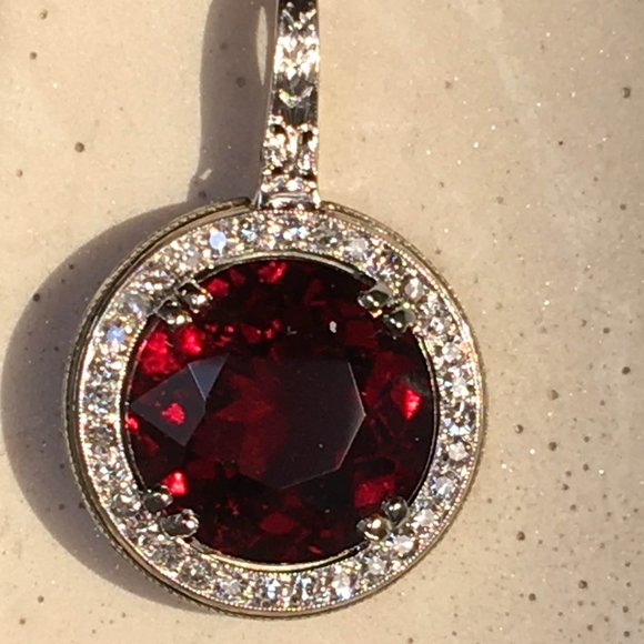 Vintage Art Deco 1930s 13.7 ct Deep Red Garnet 0.48 ct Diamond Platinum Pendant - Picture 7 of 9